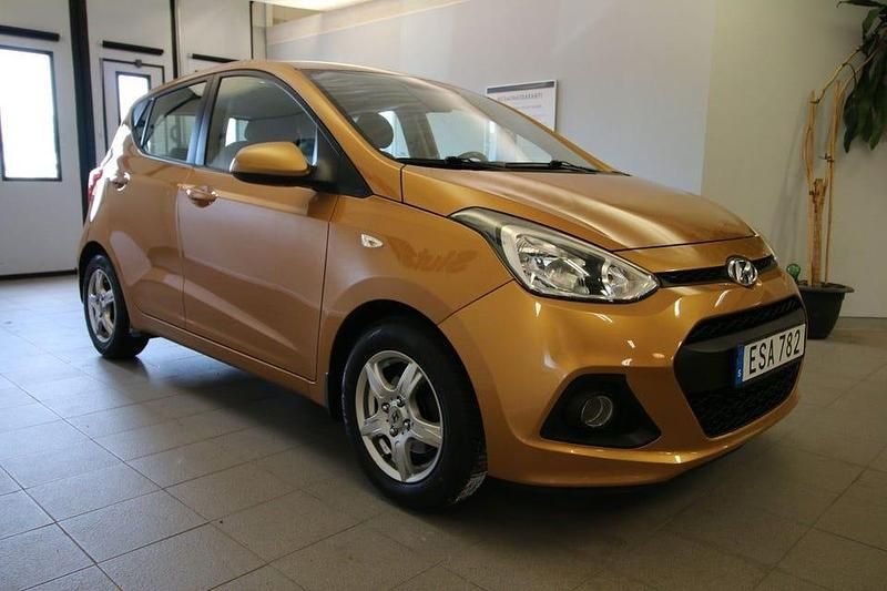 Begagnad Hyundai i10 Comfort 67 HK (49 kW) 2014 Orange Halvkombi