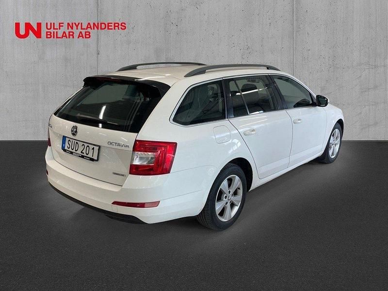 Begagnad Skoda Octavia GreenLine 111 HK (81 kW) 2015 Vit Kombi