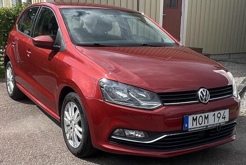 Röd Begagnad 2015 VW Polo Halvkombi | 65 000 kr (Bra pris) - Bild 1/4