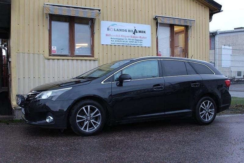Svart Begagnad 2011 Toyota Avensis Business Edition Kombi | 49 500 kr (Marknadspris) - Bild 1/4