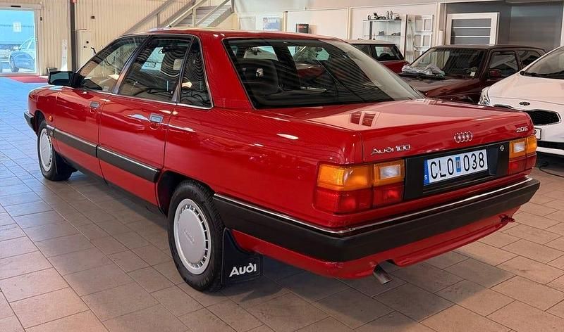 Begagnad Audi 100 116 HK (85 kW) 1990 Röd Sedan