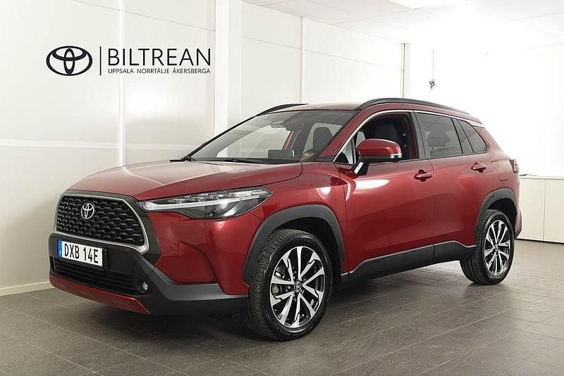 Röd Begagnad 2024 Toyota Corolla Cross Style SUV | 379 900 kr (Marknadspris) - Bild 1/4
