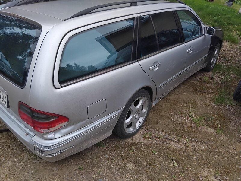 Grå Begagnad 2001 Mercedes E280 Avantgarde Kombi | 24 900 kr - Bild 1/4