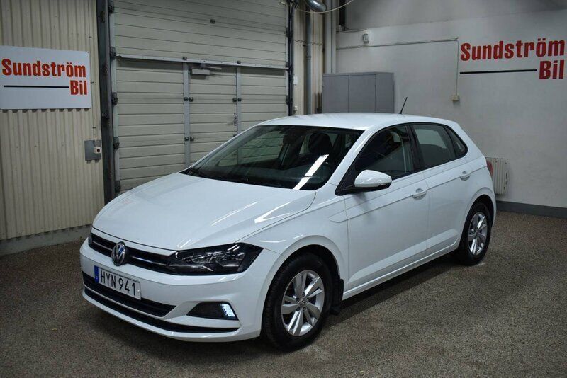 Vit Begagnad 2018 VW Polo Halvkombi | 144 900 kr (Marknadspris) - Bild 1/4