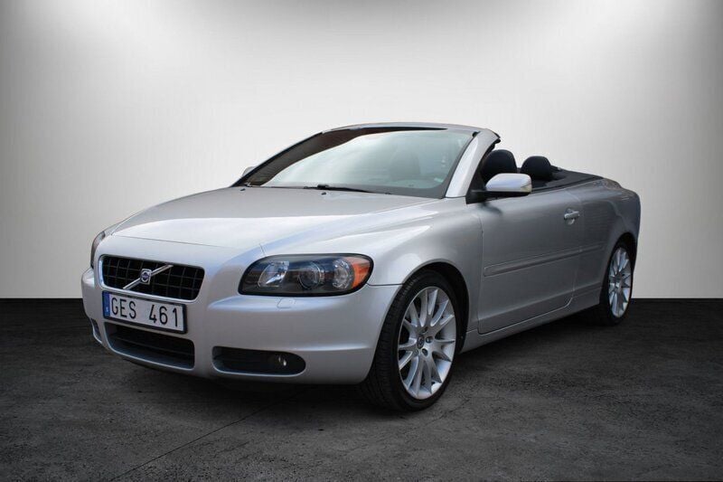 Ljusgrå (grå) Begagnad 2006 Volvo C70 Summum Cab | 114 900 kr (Marknadspris) - Bild 1/4