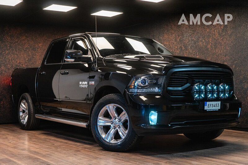Svart Begagnad 2016 RAM 1500 Pickup | 339 500 kr (Superpris) - Bild 1/4