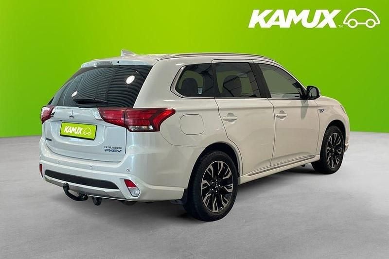 Begagnad Mitsubishi Outlander 203 HK (149 kW) 2018 Vit SUV