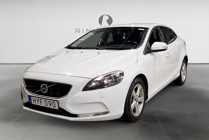 Vit Begagnad 2016 Volvo V40 Halvkombi | 104 900 kr (Bra pris) - Bild 1/3