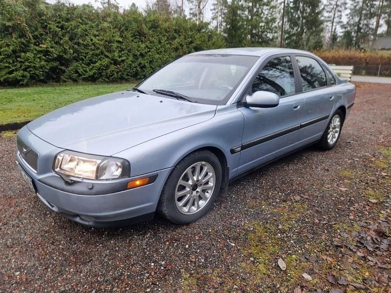 Blå Begagnad 2002 Volvo S80 Sedan | 32 000 kr (Marknadspris) - Bild 1/4