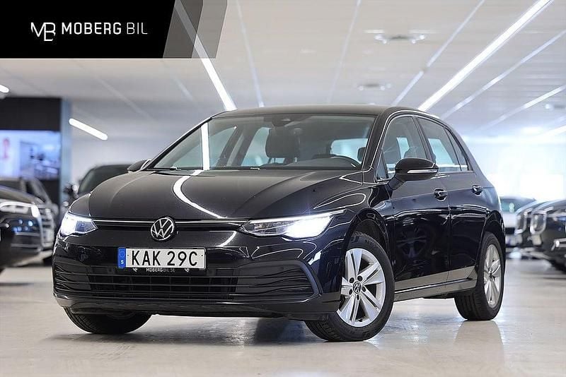 Begagnad VW Golf VIII 116 HK (85 kW) 2021 Svart Halvkombi