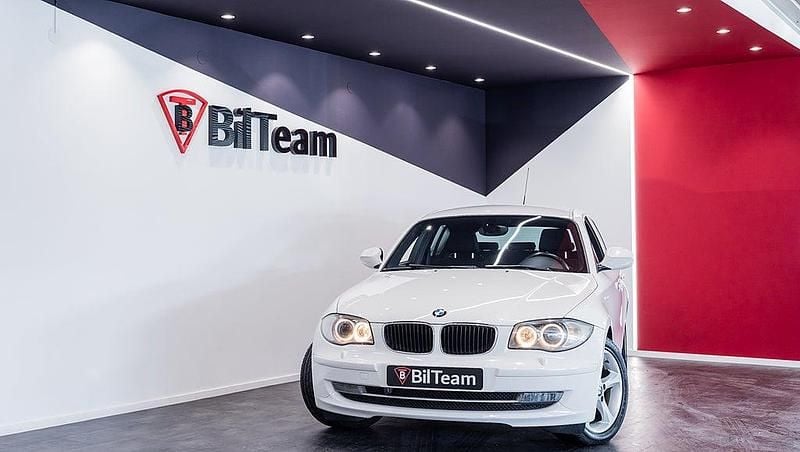 Begagnad BMW 118 Comfort Edition 143 HK (105 kW) 2010 Vit Halvkombi