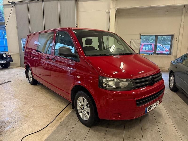 Röd Begagnad 2010 VW T5 Van | 129 900 kr (Dyr) - Bild 1/4
