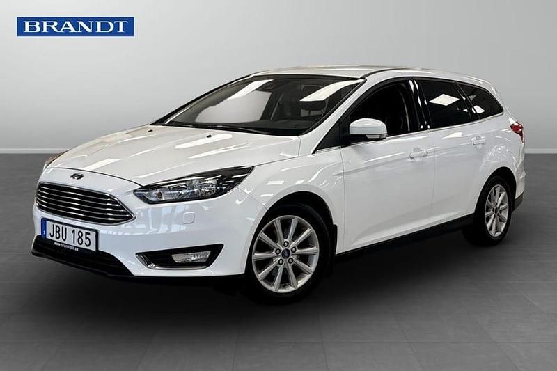Vit Begagnad 2016 Ford Focus Titanium Kombi | 99 900 kr (Lite dyr) - Bild 1/4
