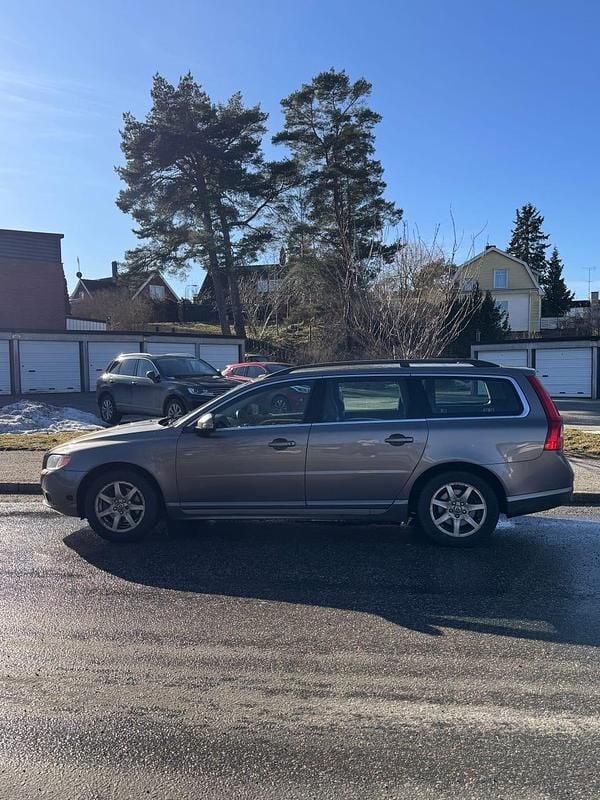 Begagnad Volvo V70 Momentum 145 HK (106 kW) 2010 Kombi