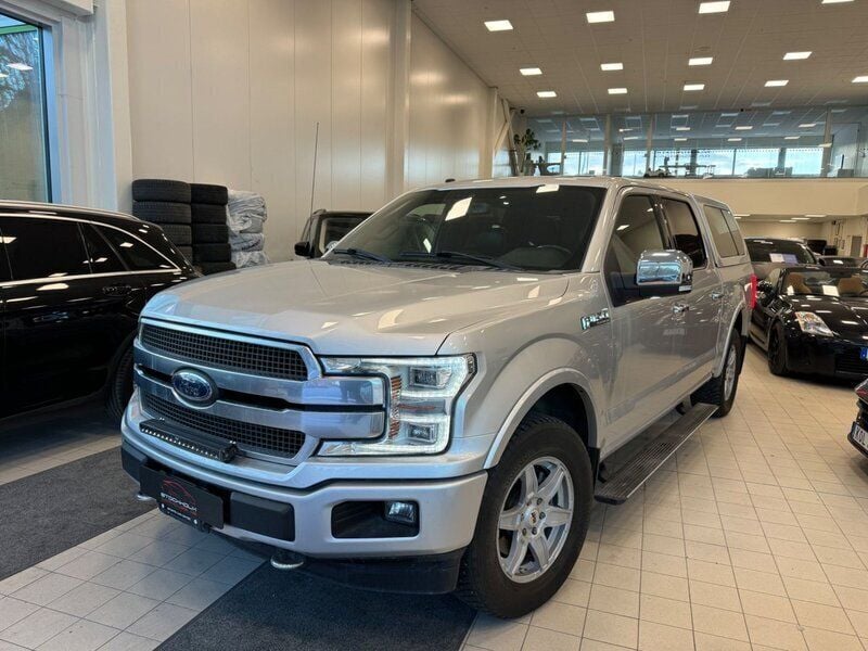 Ljusgrå (grå) Begagnad 2018 Ford F-150 Platinum Pickup | 559 900 kr - Bild 1/4