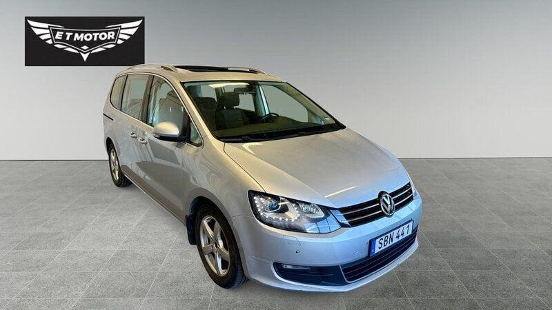 Silver Begagnad 2014 VW Sharan Minibuss | 89 900 kr (Bra pris) - Bild 1/4
