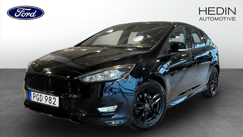 Svart Begagnad 2016 Ford Focus ST-Line Halvkombi | 119 900 kr (Dyr) - Bild 1/4