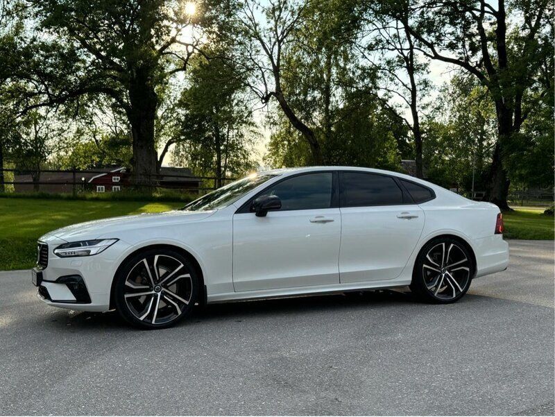Vit Begagnad 2021 Volvo S90 R-Design Sedan | 369 000 kr (Marknadspris) - Bild 1/4