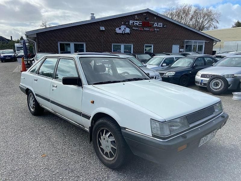 Vit Begagnad 1985 Toyota Camry Halvkombi | 24 900 kr - Bild 1/4