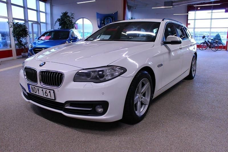 Vit Begagnad 2016 BMW 520 Kombi | 154 900 kr (Lite dyr) - Bild 1/4