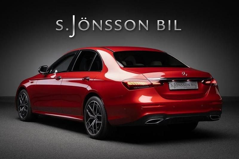 Begagnad Mercedes E450 AMG 367 HK (269 kW) 2021 Hyacintröd metallic Sedan
