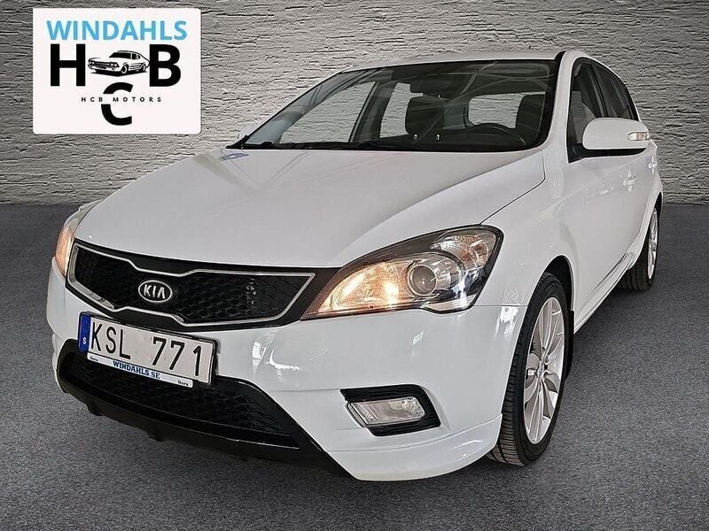 Vit Begagnad 2010 Kia Ceed Halvkombi | 59 000 kr - Bild 1/4