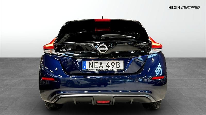 Begagnad Nissan Leaf N-Connecta 110 kW (150 HK) 2023 Blå Halvkombi