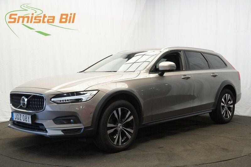 Grå Begagnad 2021 Volvo V90 CC Pro Kombi | 428 800 kr (Marknadspris) - Bild 1/4
