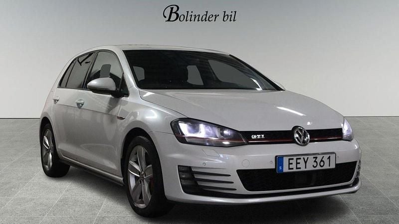 Vit Begagnad 2013 VW Golf VII GTI Halvkombi | 129 800 kr (Marknadspris) - Bild 1/4