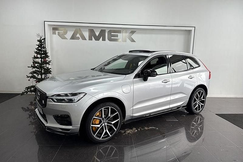 Begagnad Volvo XC60 R-Design 320 HK (235 kW) 2017 Silver SUV