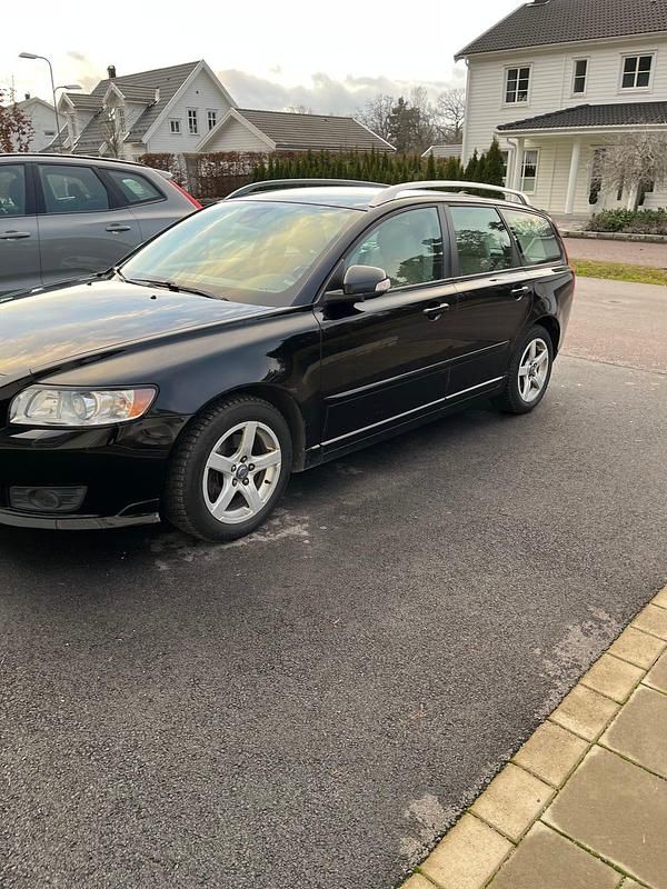 Begagnad 2011 Volvo V50 Kombi | 19 000 kr (Superpris) - Bild 1/4