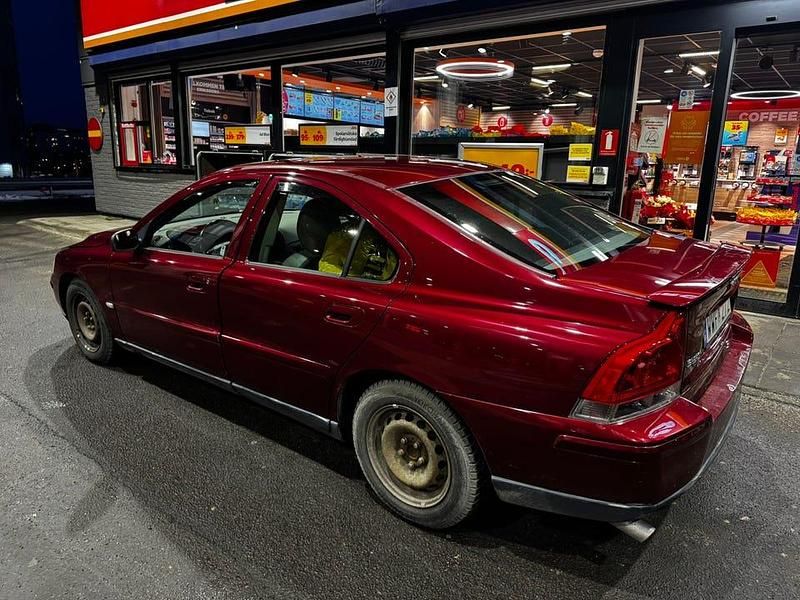 Begagnad Volvo S60 140 HK (102 kW) 2005 Vinröd Sedan
