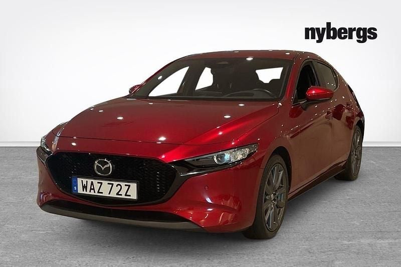 Röd Begagnad 2023 Mazda 3 Halvkombi | 239 000 kr (Bra pris) - Bild 1/4