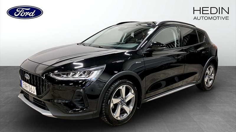 Svart Begagnad 2022 Ford Focus Active Halvkombi | 174 900 kr (Marknadspris) - Bild 1/4