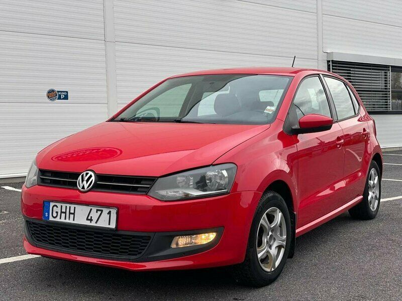 Röd Begagnad 2010 VW Polo Halvkombi | 74 900 kr (Marknadspris) - Bild 1/4