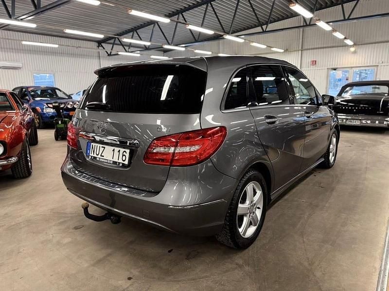 Begagnad Mercedes B200 136 HK (100 kW) 2012 Mörkgrå Minibuss