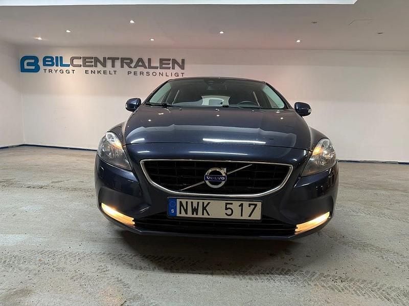 Begagnad Volvo V40 Kinetic 116 HK (85 kW) 2013 Blå Halvkombi