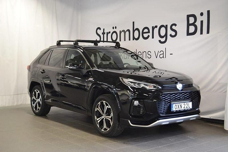 Svart Begagnad 2021 Suzuki Across SUV | 359 000 kr (Marknadspris) - Bild 1/4