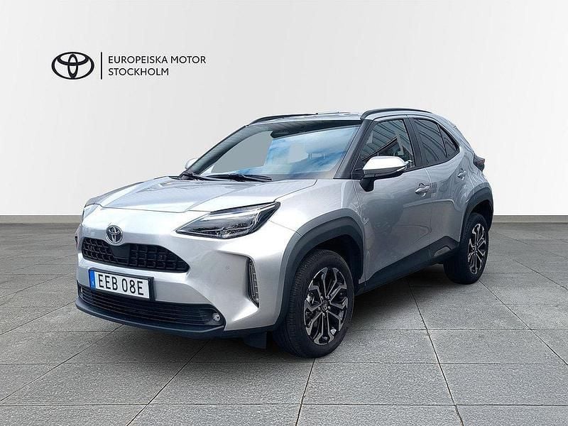 Silver Begagnad 2025 Toyota Yaris Cross Active SUV | 329 900 kr (Marknadspris) - Bild 1/3