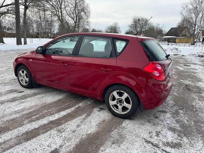 Begagnad Kia Ceed 109 HK (80 kW) 2007 Halvkombi