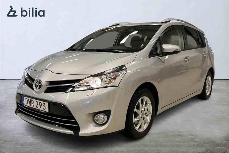 Silver Begagnad 2017 Toyota Verso Minibuss | 189 900 kr (Marknadspris) - Bild 1/1