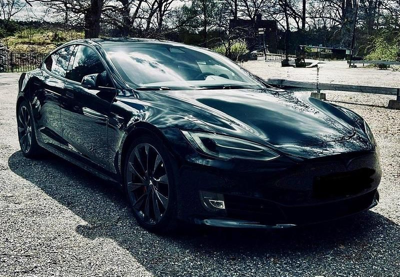 Svart Begagnad 2020 Tesla Model S Performance Sedan | 649 000 kr - Bild 1/4