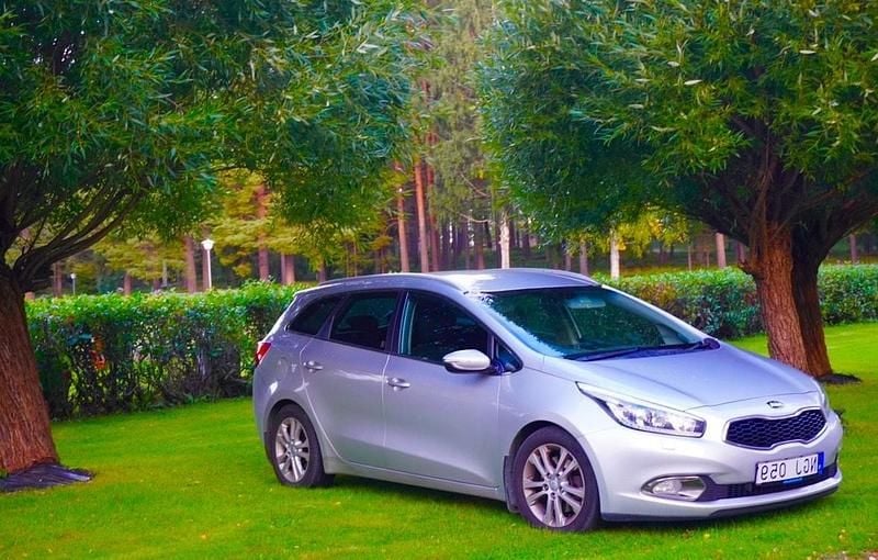 Grå Begagnad 2013 Kia Ceed Sportswagon Comfort Kombi | 55 000 kr (Marknadspris) - Bild 1/1