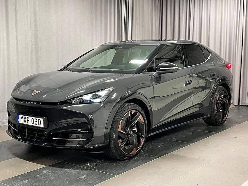 Grå Begagnad 2024 Cupra Tavascan VZ SUV | 499 900 kr (Marknadspris) - Bild 1/4