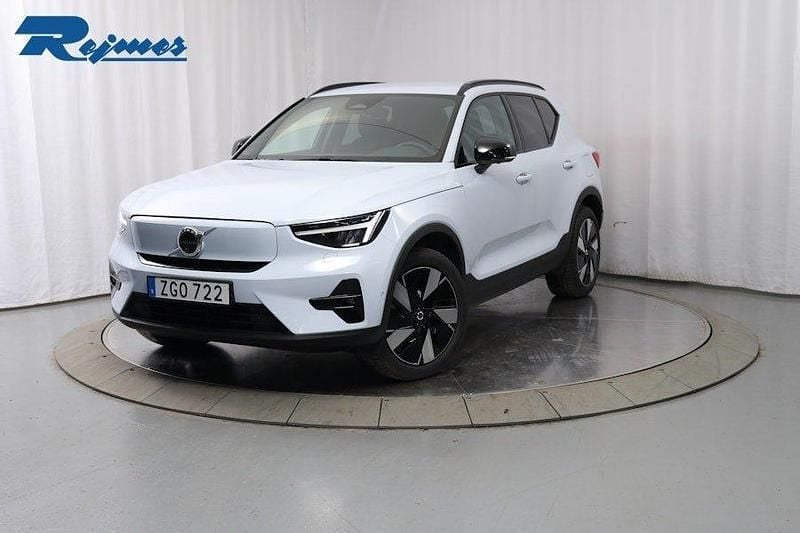 Ljusblå Begagnad 2025 Volvo EX40 Plus SUV | 469 900 kr (Superpris) - Bild 1/4