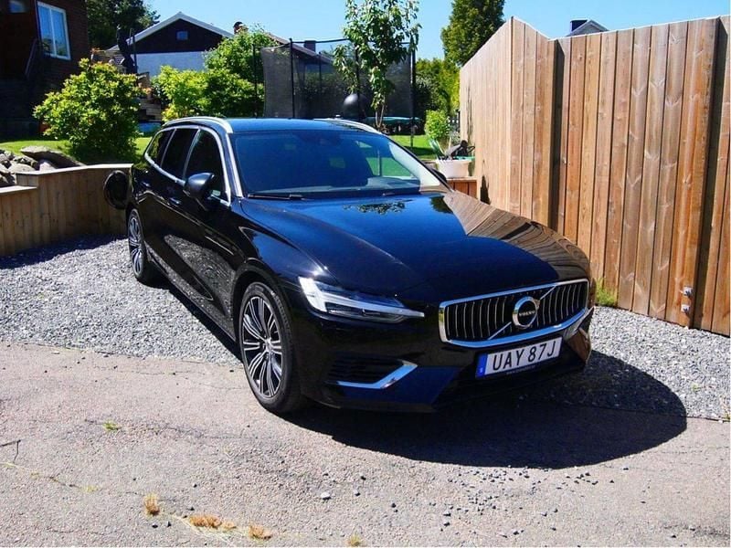 Svart Begagnad 2021 Volvo V60 Inscription Kombi | 285 000 kr (Bra pris) - Bild 1/4
