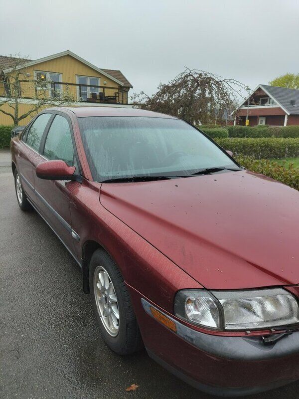 Röd Begagnad 2000 Volvo S80 Sedan | 21 500 kr (Marknadspris) - Bild 1/2