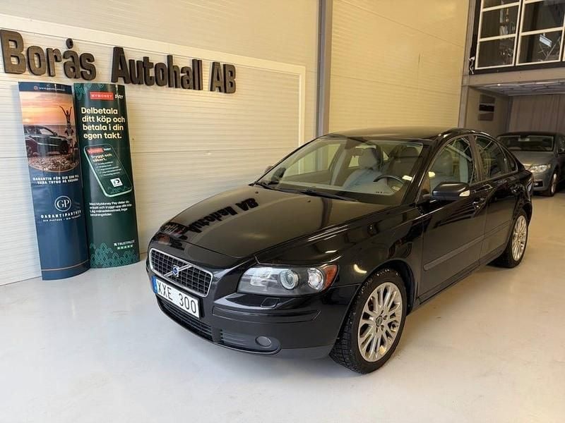 Svart Begagnad 2006 Volvo S40 Kinetic Sedan | 29 900 kr (Superpris) - Bild 1/4