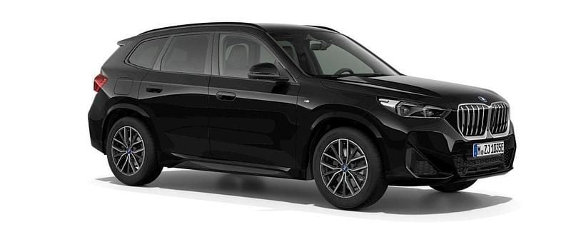 Svart Ny 2025 BMW X1 Comfort Edition SUV | 656 100 kr (Dyr) - Bild 1/3