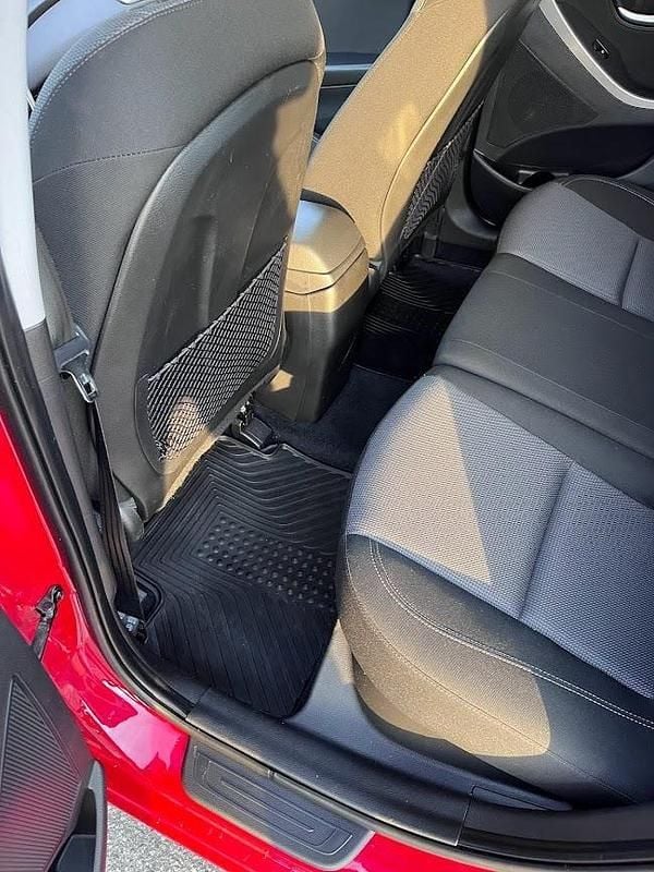 Röd Begagnad 2014 Hyundai i30 Halvkombi | 67 000 kr (Marknadspris) - Bild 1/4